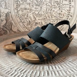 Sofft Black snake wedge sandals 7.5 comfortable